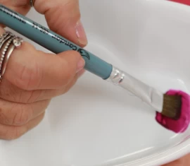 Faça pinturas incríveis em porcelana com os pincéis ideais da Condor