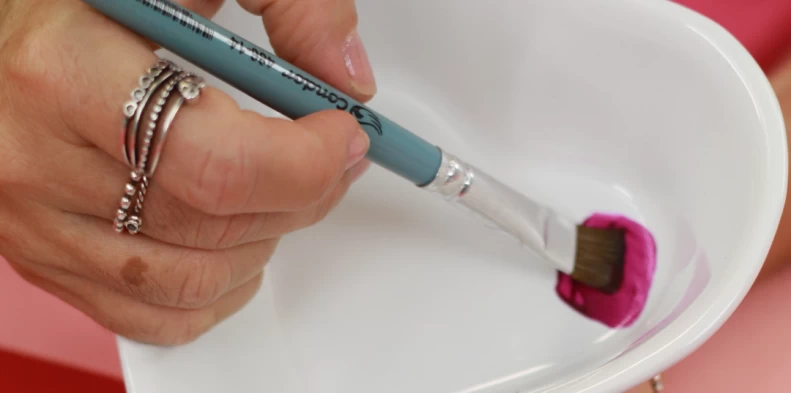 Faça pinturas incríveis em porcelana com os pincéis ideais da Condor