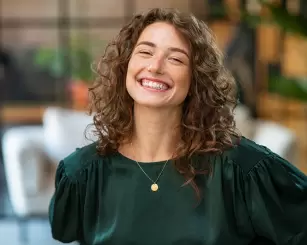 Ao trabalho: penteados fáceis para você esbanjar estilo no ambiente profissional