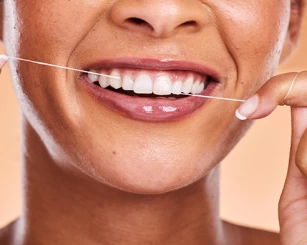 Motivos para Utilizar o Fio Dental Diariamente e Preservar seu Sorriso