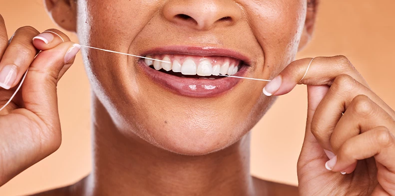 Motivos para Utilizar o Fio Dental Diariamente e Preservar seu Sorriso